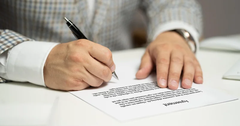 Les clauses du contrat fournisseur qu'il faut ouvrir